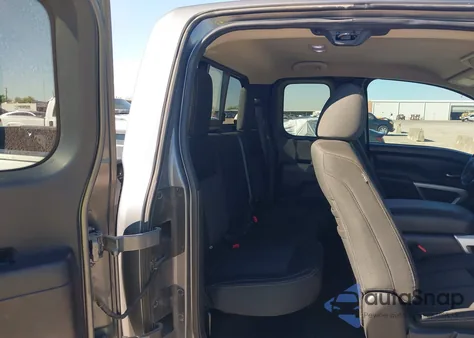 2017 Nissan Titan Sv из США, поврежденный, VIN 1N6AA1C55HN560056